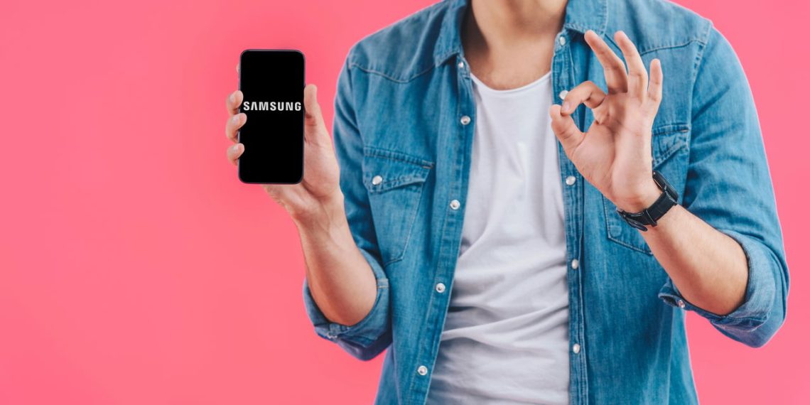 Celular Samsung - Créditos: depositphotos.com / VitalikRadko