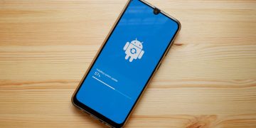 Smartphone Android - Créditos: depositphotos.com / damrong8899