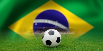 Bandeira do Brasil e bola de futebol - Créditos: depositphotos.com / Byrdyak