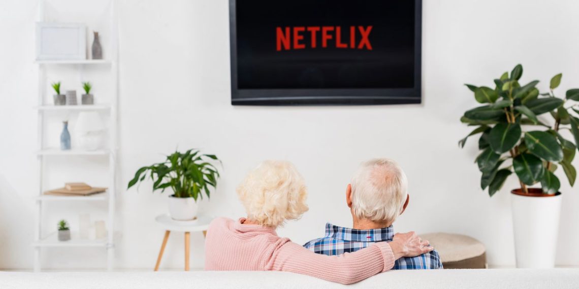 Pessoas assistindo -Créditos: depositphotos.com / IgorVetushko