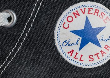 Converse all star - Créditos: depositphotos.com / rclassenlayouts