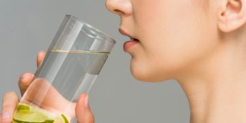 Passo a passo para manter a pele saudável no outono