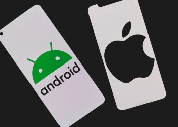 Smartphone Android e Smartphone iOS - Créditos: depositphotos.com / rokas91