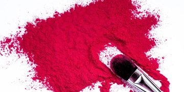 O renascimento do blush vermelho na maquiagem