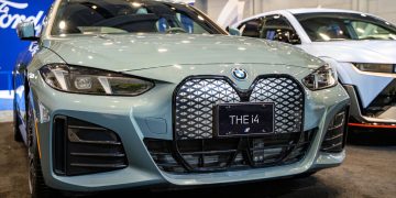 BMW i4 - Créditos: depositphotos.com / egunes_