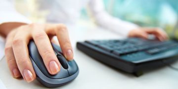 Computador - Créditos: depositphotos.com / pressmaster