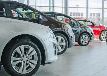 Carros na concessionária - Créditos: depositphotos.com / mproduction