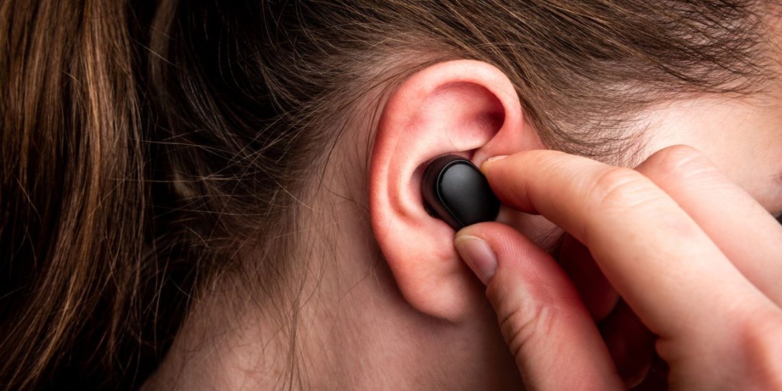 Fone de Ouvido Bluetooth - Créditos: depositphotos.com / natali_ploskaya
