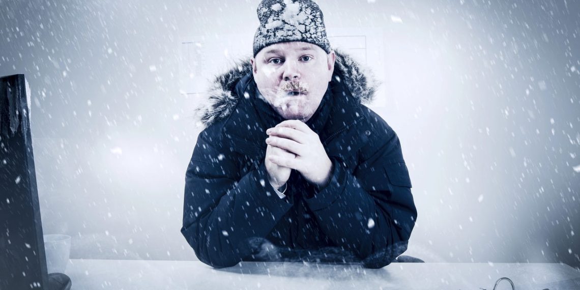 Homem em frio congelante - Créditos: depositphotos.com / kjekol