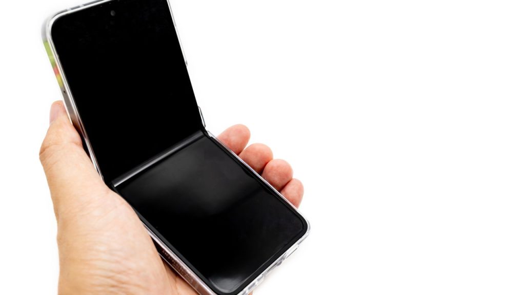 Galaxy Z Flip6 - Créditos: depositphotos.com / Wongphoto