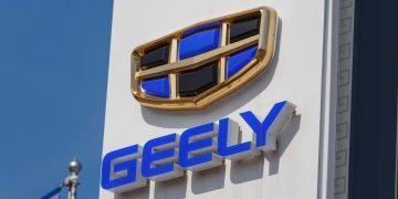 Geely logo - Créditos: depositphotos.com / z1bjkeee