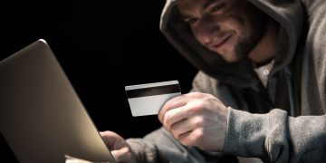 Hacker - Créditos: depositphotos.com / ArturVerkhovetskiy