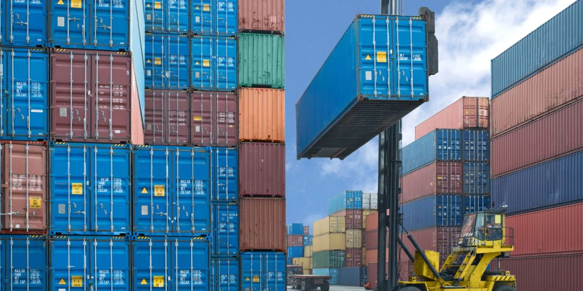 Carros em processo de importação e exportação - Créditos: depositphotos.com / ake1150sb