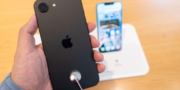 iPhone 16e - Créditos: depositphotos.com / Wongphoto