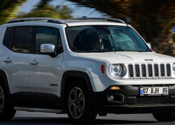 Jeep Renegade - Créditos: depositphotos.com / everyonensk