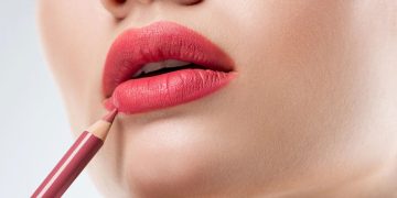 Dicas para arrasar com a volta do lápis labial no mundo da beleza