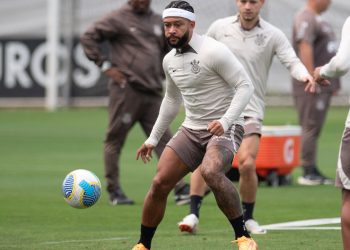 Memphis Depay não está muito contente com a nova regra da CBF
