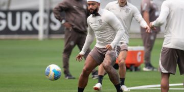 Memphis Depay não está muito contente com a nova regra da CBF