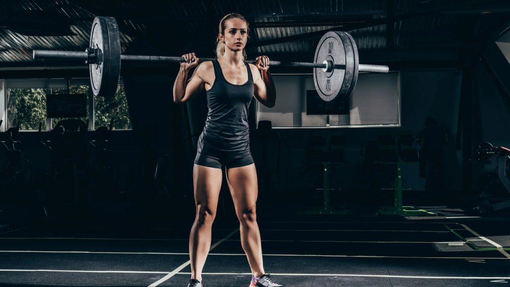 Mulher treinando - Créditos: depositphotos.com / EdZbarzhyvetsky