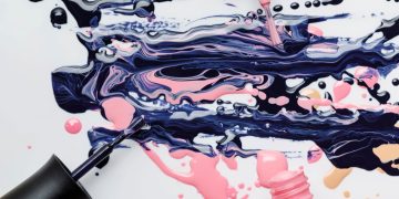 O novo estilo de nail art: as unhas invertidas