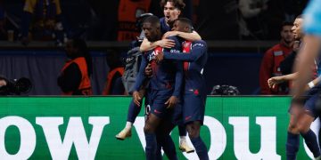 Ousmane Dembele e jogadores do PSG - Créditos: depositphotos.com / mrogowski_photography