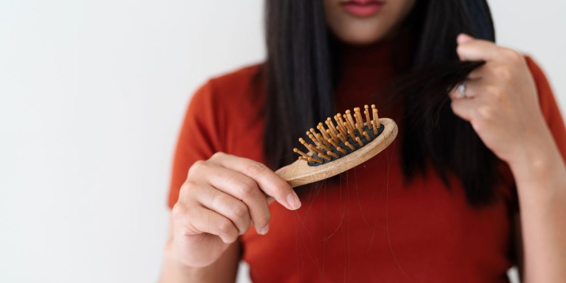 Por que o cabelo cai mais no outono?