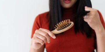 Por que o cabelo cai mais no outono?