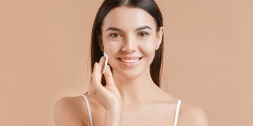 Tônicos para peles oleosas - Créditos: depositphotos.com / serezniy