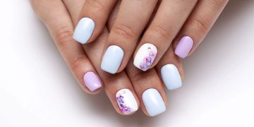 Unhas tons pasteis - Créditos: depositphotos.com / dina.shuba25.gmail.com