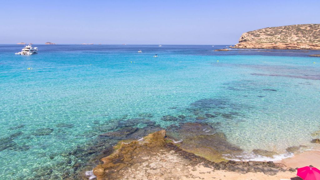 Praia de Cala Comte - Créditos: depositphotos.com / CAHKT