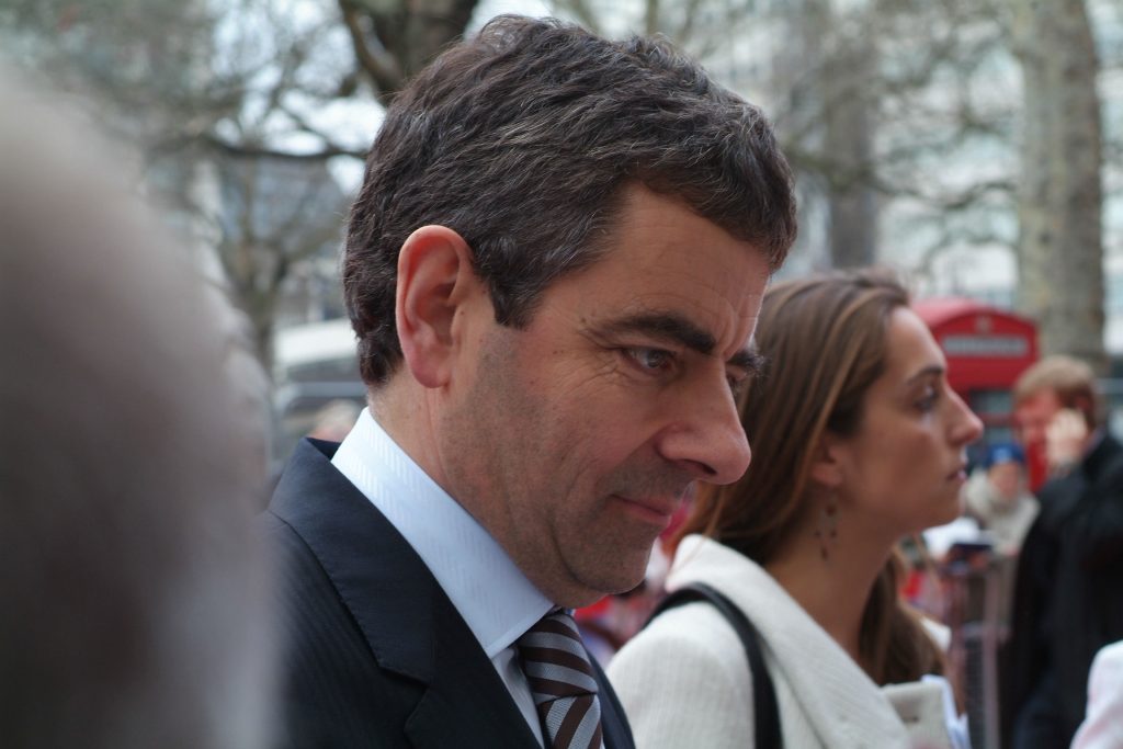 Rowan Atkinson em uma premiere - Wikimedia Commons