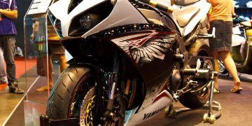 Yamaha R1 - Créditos: depositphotos.com / Teerapun