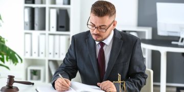 Advogado - Créditos: depositphotos.com / serezniy