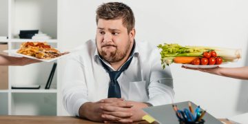 Fast food e comida saudável - Créditos: depositphotos.com / IgorVetushko