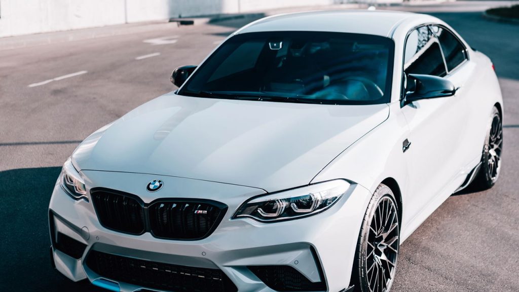 BMW M2 Competition - Créditos: depositphotos.com / grebenyev