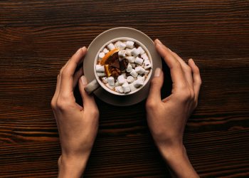 "Chocolate quente às quintas-feiras": um livro de conforto