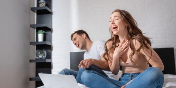 Casal rindo - Créditos: depositphotos.com / HayDmitriy