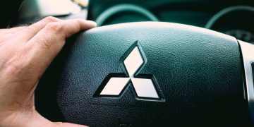 Volante de carro Mitsubishi - Créditos: depositphotos.com / rmcarvalhobsb