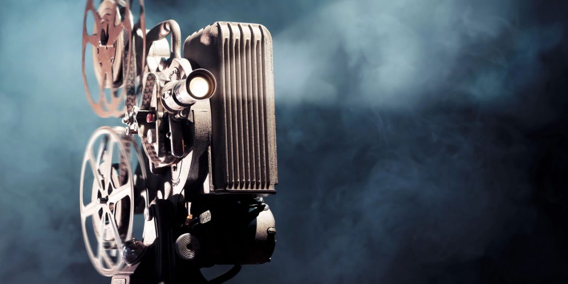 Câmera antiga de cinema - Créditos: depositphotos.com / fergregory