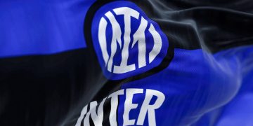 Bandeira do Inter - Créditos: depositphotos.com / rarrarorro