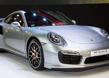 Porsche 911 Turbo S - Créditos: depositphotos.com / bunroong
