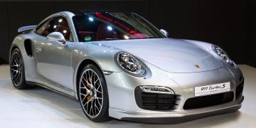 Porsche 911 Turbo S - Créditos: depositphotos.com / bunroong