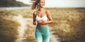 Mulher caminhando - Créditos: depositphotos.com / MilanMarkovic