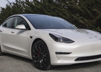Tesla Model 3 - Créditos: depositphotos.com / SvetlanaSF