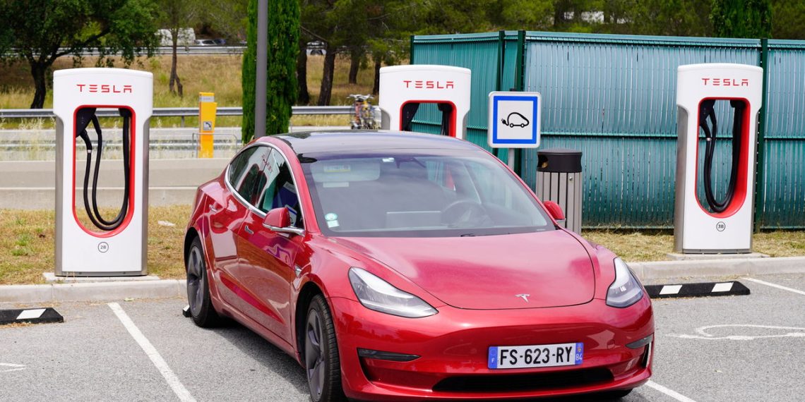 Tesla Model 3 - Créditos: depositphotos.com / OceanProd