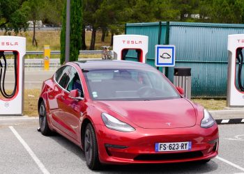 Tesla Model 3 - Créditos: depositphotos.com / OceanProd