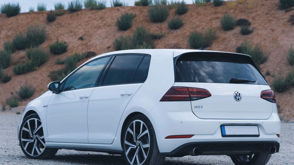 VW Golf MK7 - Créditos: depositphotos.com / Vinsi