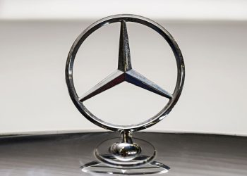 Emblema Mercedes Benz - Créditos: depositphotos.com / spyrakot