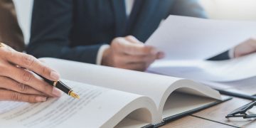 Advogados - Créditos: depositphotos.com / snowing