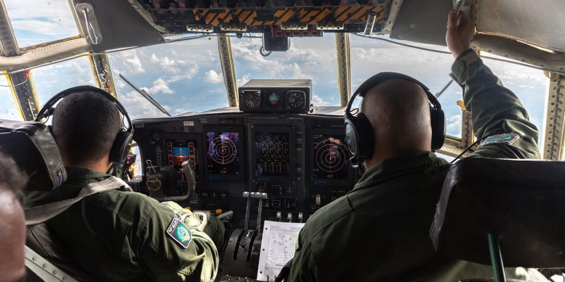 Militares da Aeronáutica Brasil - Créditos: depositphotos.com / moviafilmes